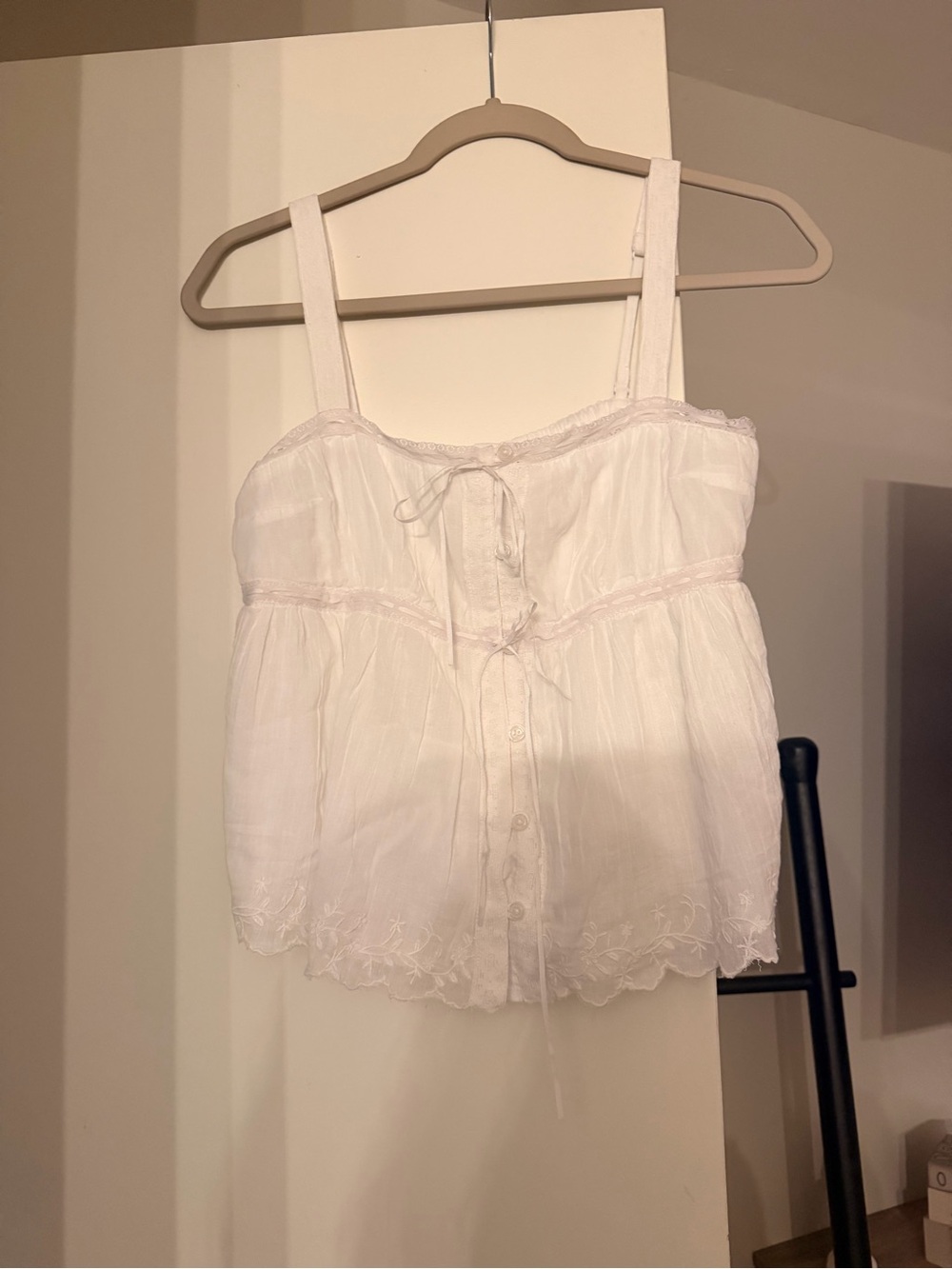 Aéropostale White Lace & Embroidered Cami Top